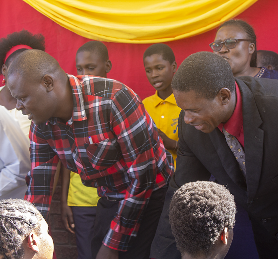 Pastor Khaks
